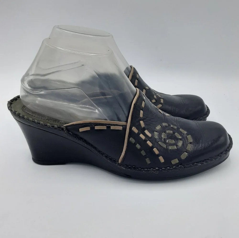 Clarks Artisian Black Leather Wedge Heel Mule Shoe.  Size 8M.